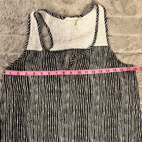 Le Sample Medium Black & White Striped Racerback Blouse, Eyelet Detail - Picture 5 of 6